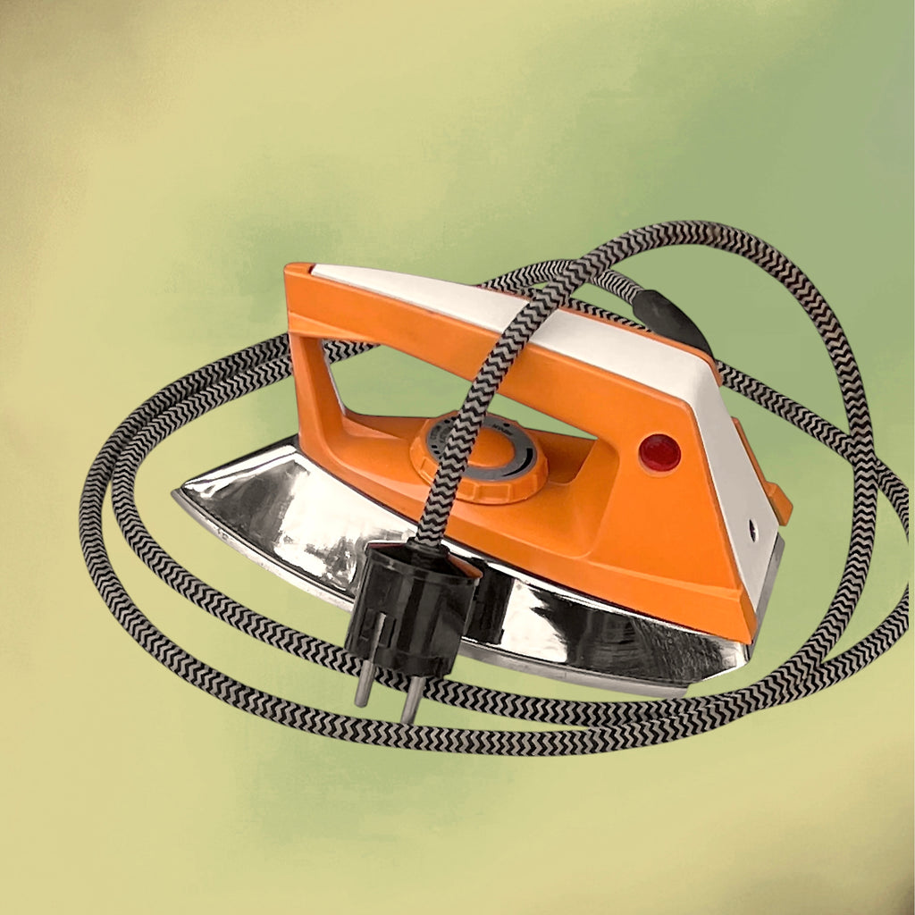 Fer à Repasser Électrique Nova 539 en Métal Chromé et Plastique Orange – Années 70