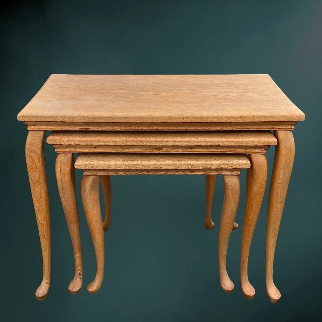 Tables Gigognes en Bois Massif à Pieds Cabriole Style Louis XV – Années 50-60