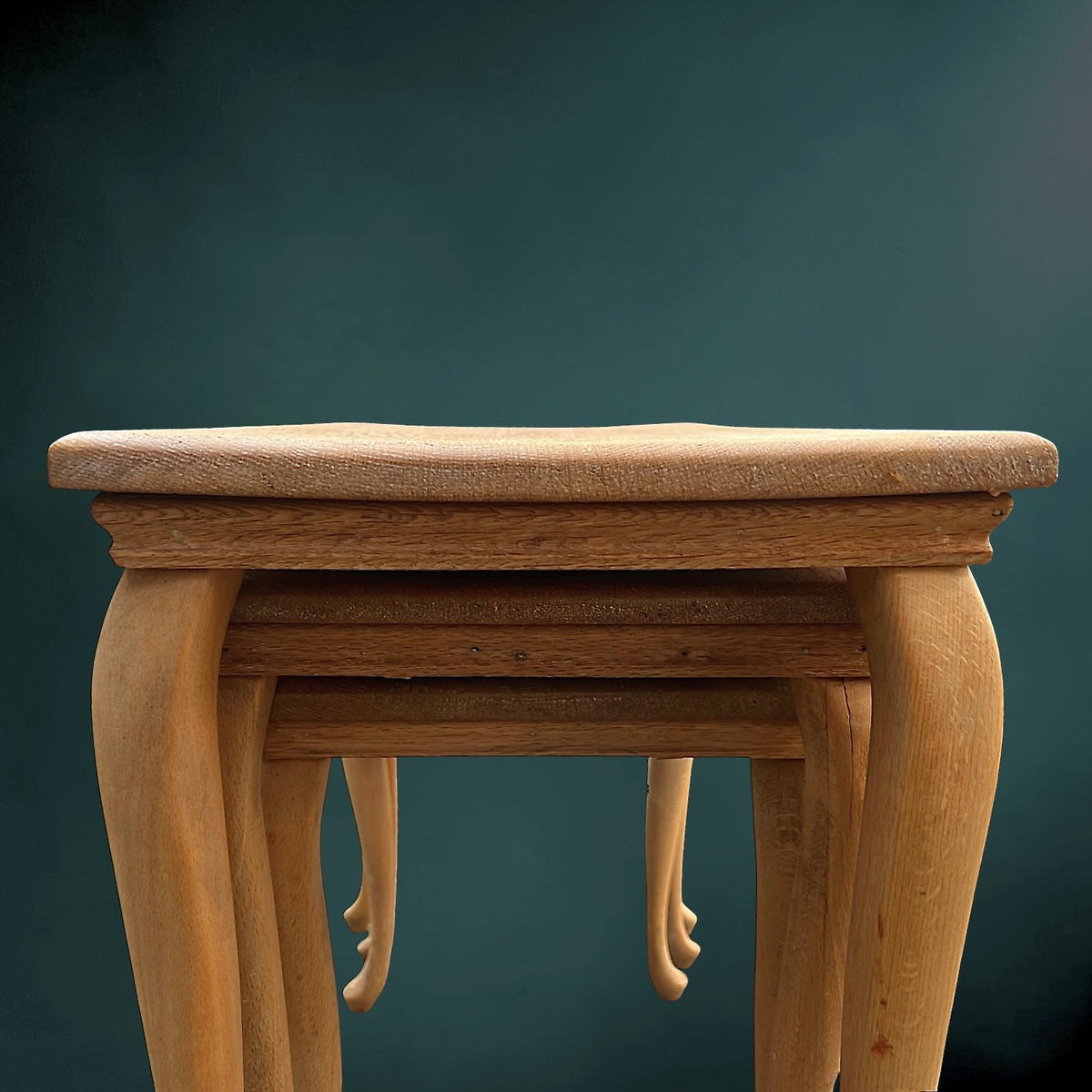 Tables Gigognes en Bois Massif à Pieds Cabriole Style Louis XV – Années 50-60