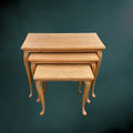 Trio de Tables Gigognes en Bois Massif à Pieds Cabriole – Années 50-60