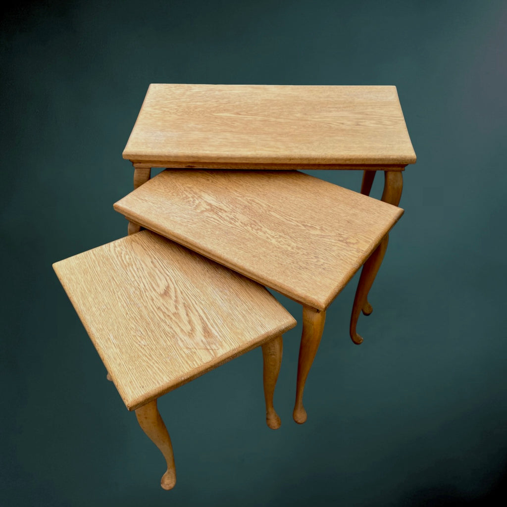 Tables Gigognes en Bois Massif à Pieds Cabriole Style Louis XV – Années 50-60