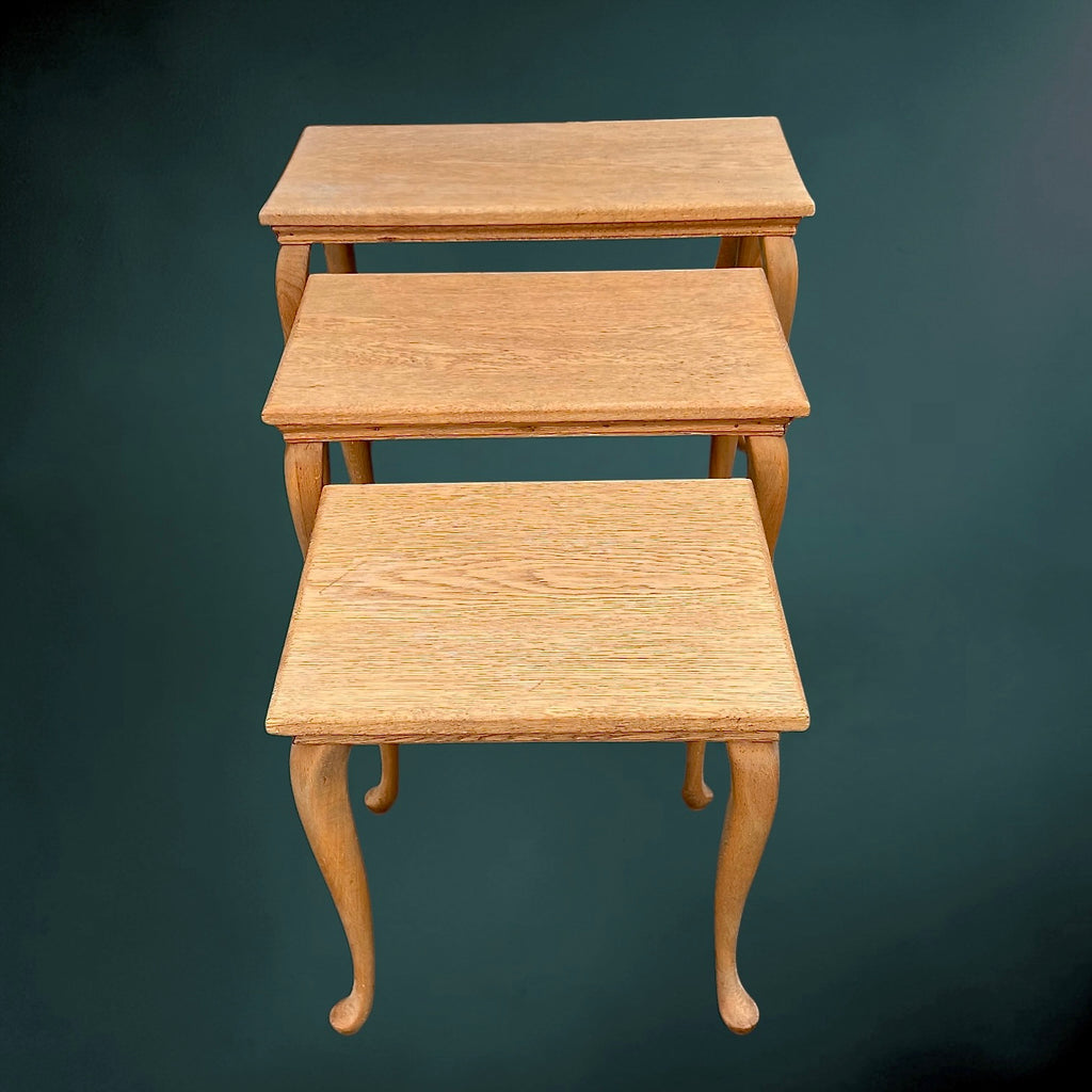 Tables Gigognes en Bois Massif à Pieds Cabriole Style Louis XV – Années 50-60
