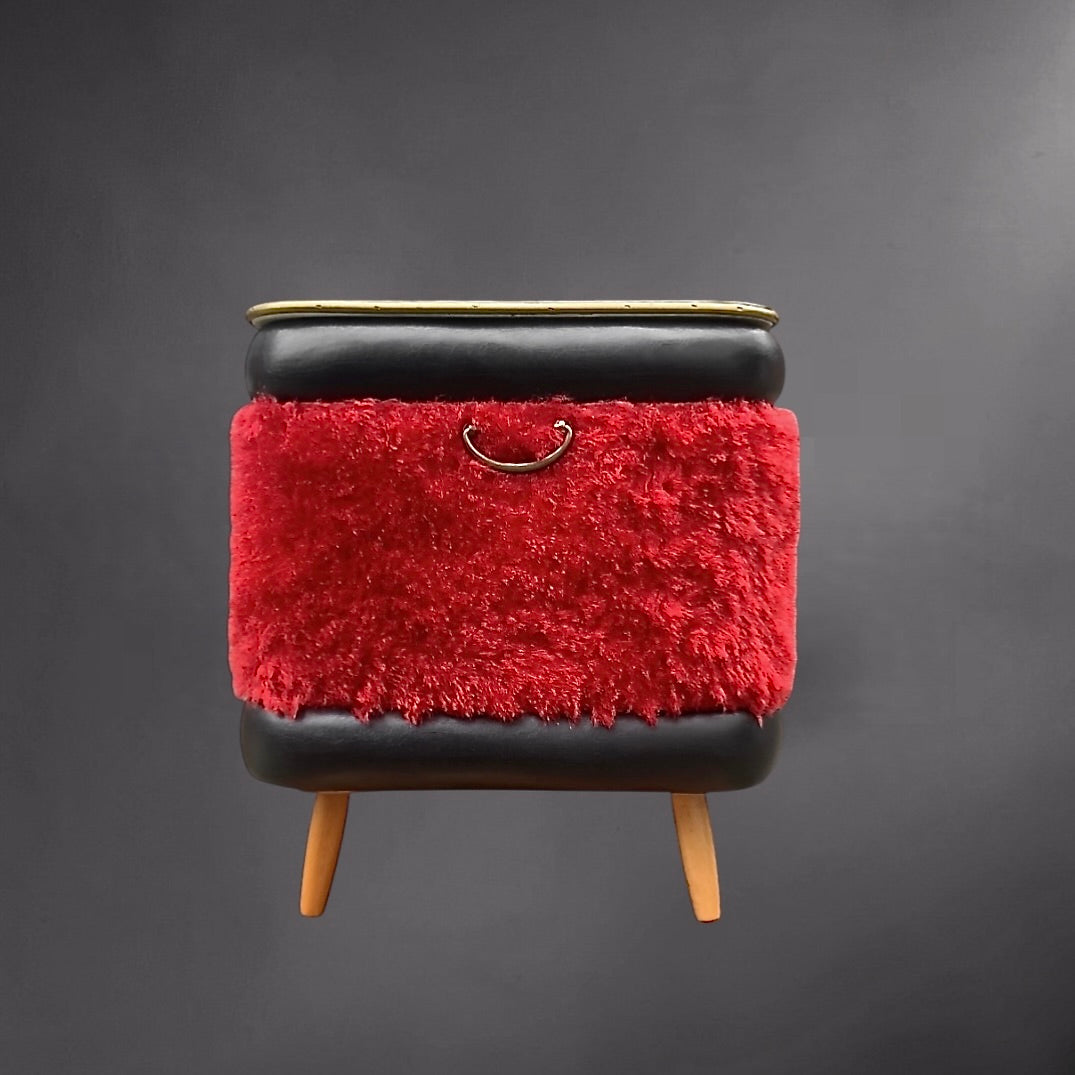 Coffre vintage moumoute rouge skaï noir pieds compas années 60 rangement