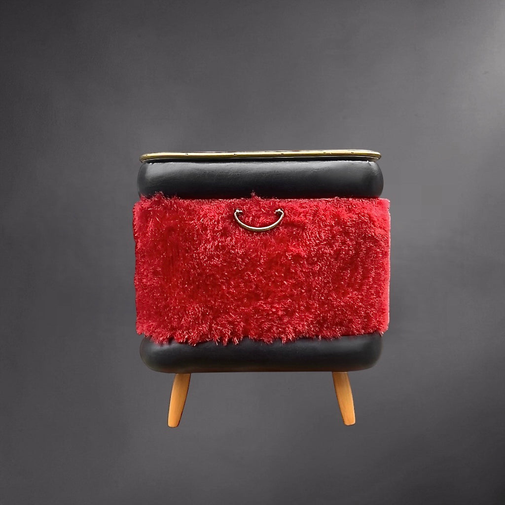 Coffre vintage moumoute rouge skaï noir pieds compas années 60 rangement