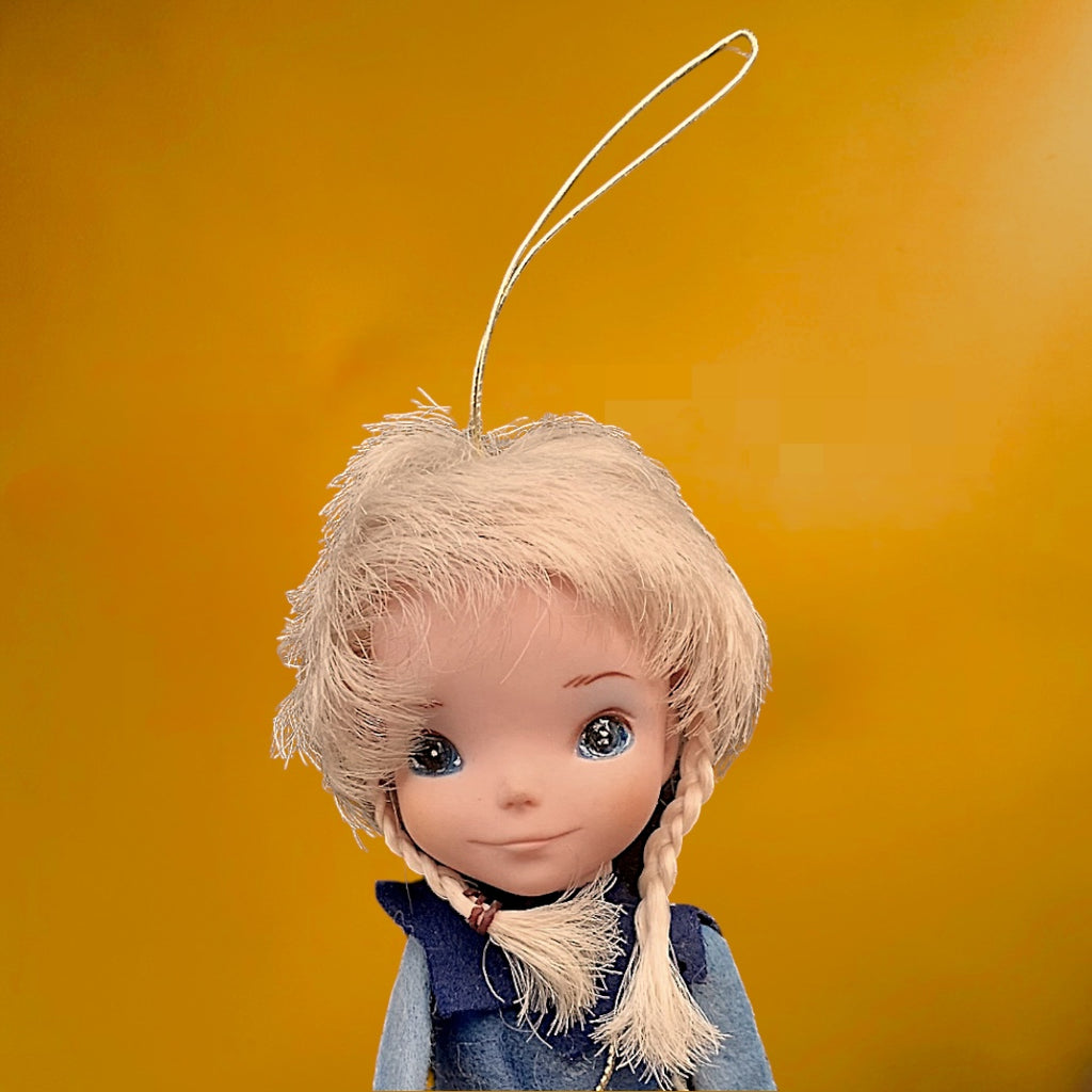 Poupée Kamar Japonaise Blonde en Feutrine Bleue - 1969