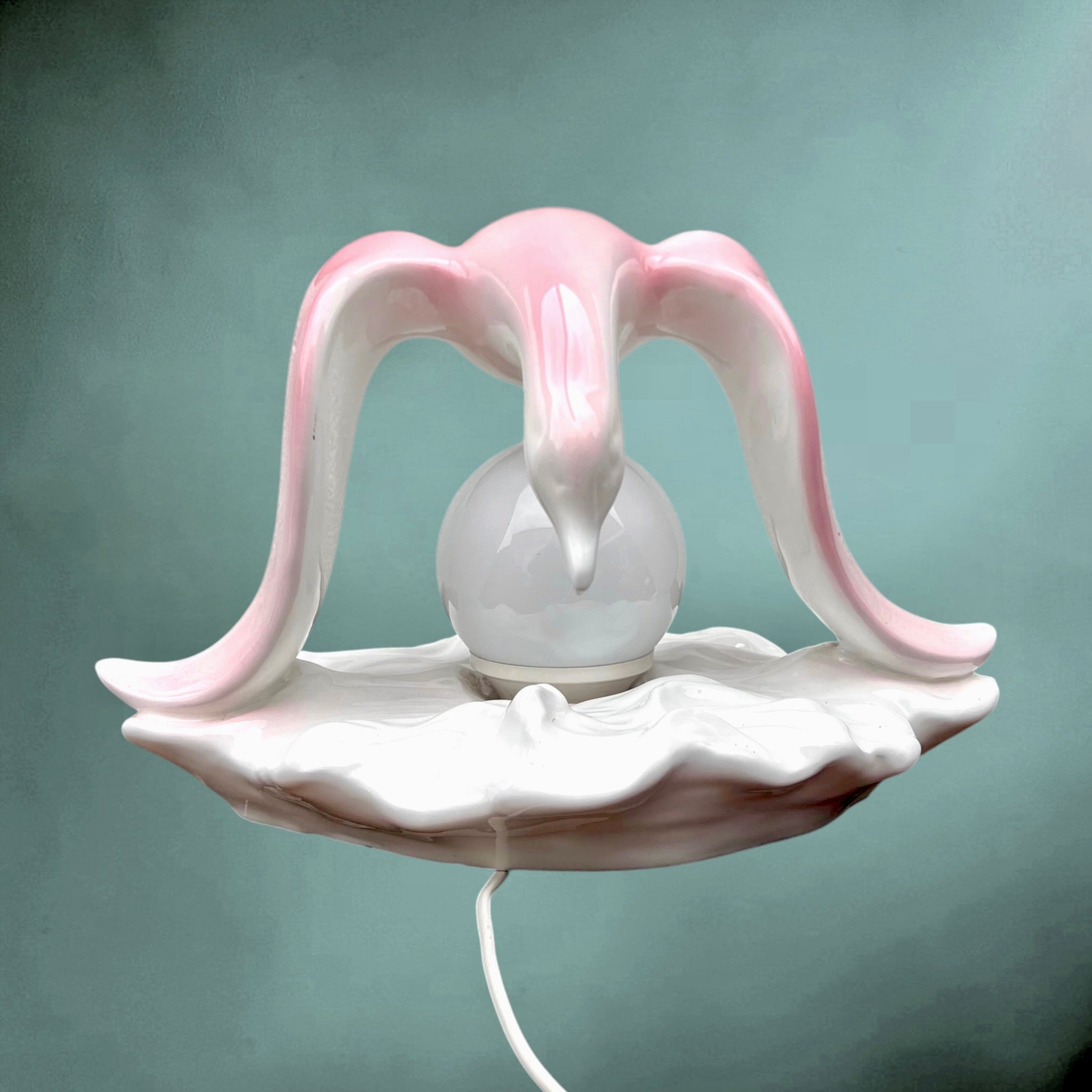 Lampe Mouette En Céramique Vernissée Rose Et Blanche Globe Opalin Années 60 70