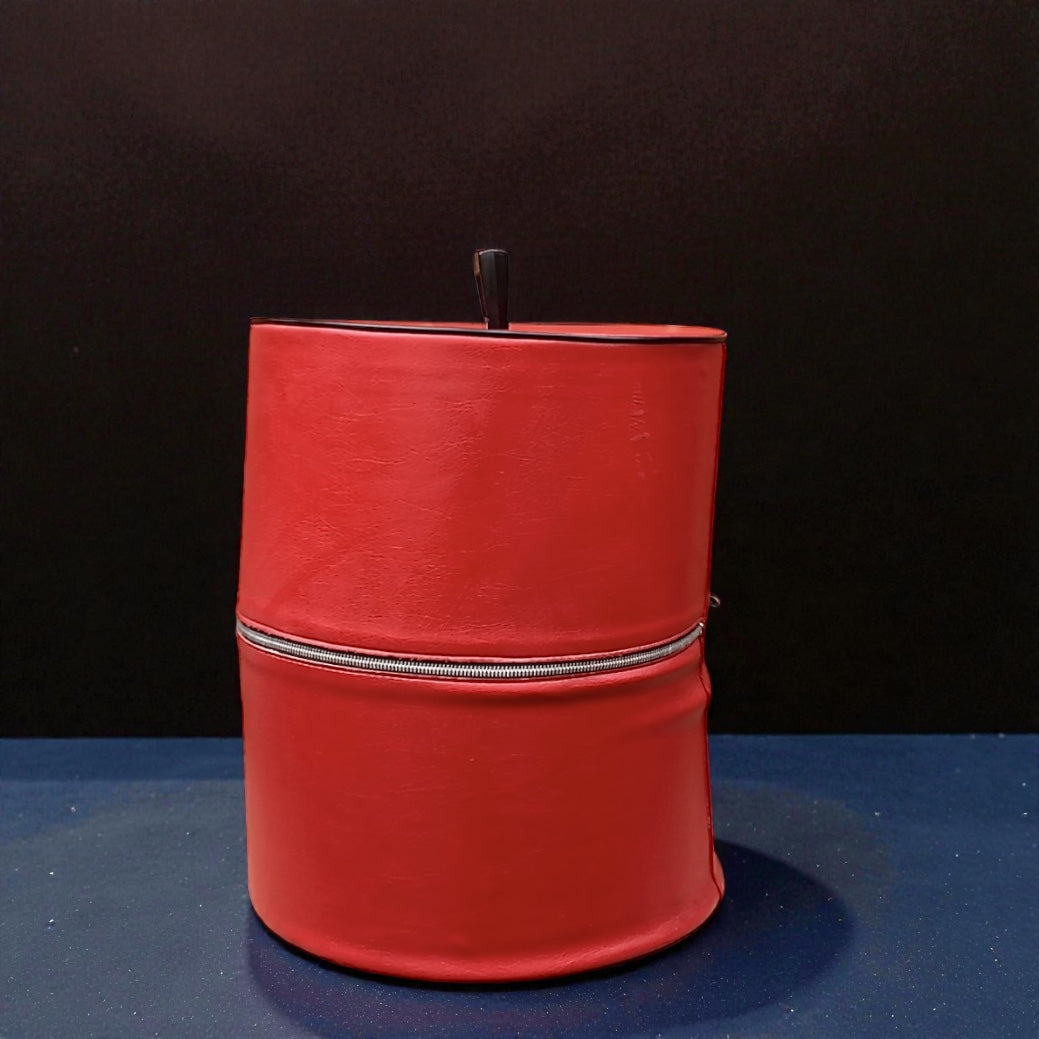 Boîte à chapeau vintage en skaï rouge – valise à perruque années 60