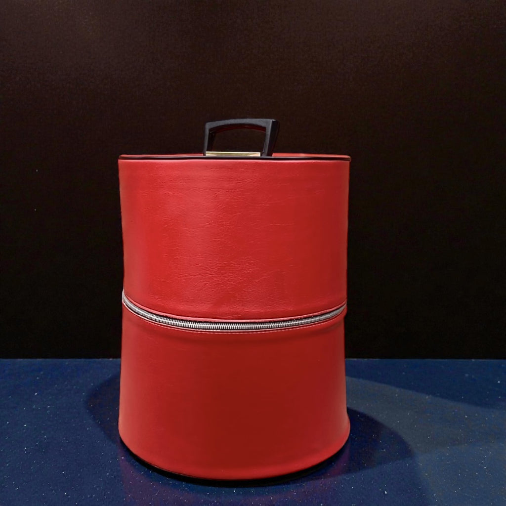 Boîte à chapeau vintage en skaï rouge – valise à perruque années 60