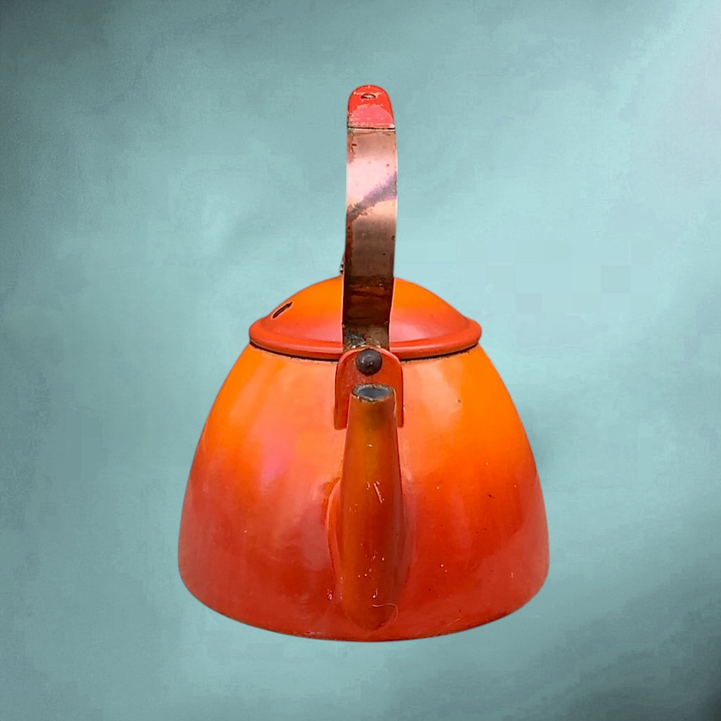 Ancienne bouilloire en fonte émaillée orange - années 50