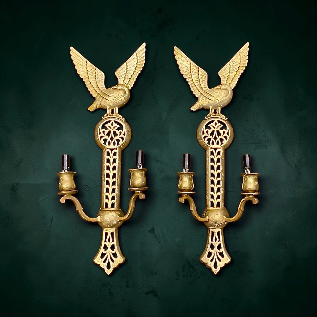 Paire d’appliques murales anciennes en bronze doré – décor d’aigles – circa 1920