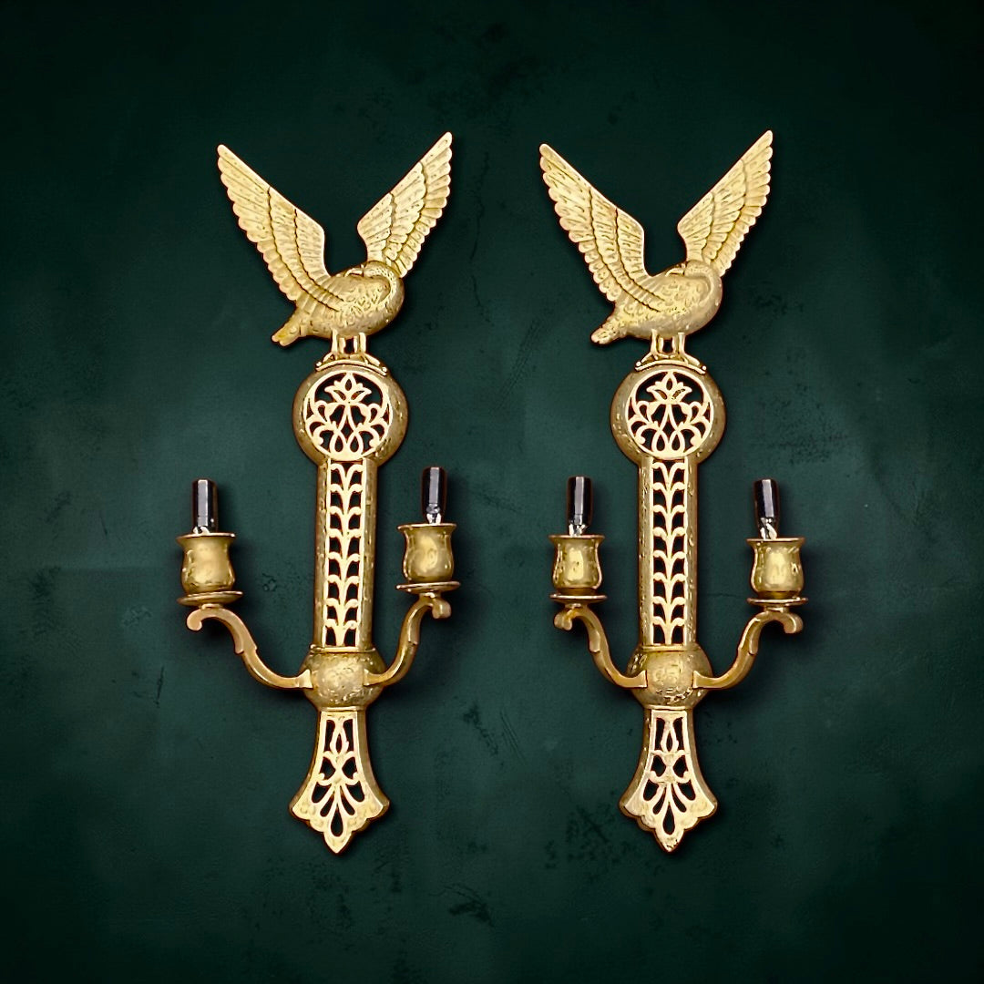 Paire d’appliques murales anciennes en bronze doré – décor d’aigles – circa 1920