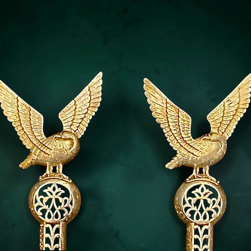 Paire d’appliques murales anciennes en bronze doré – décor d’aigles – circa 1920