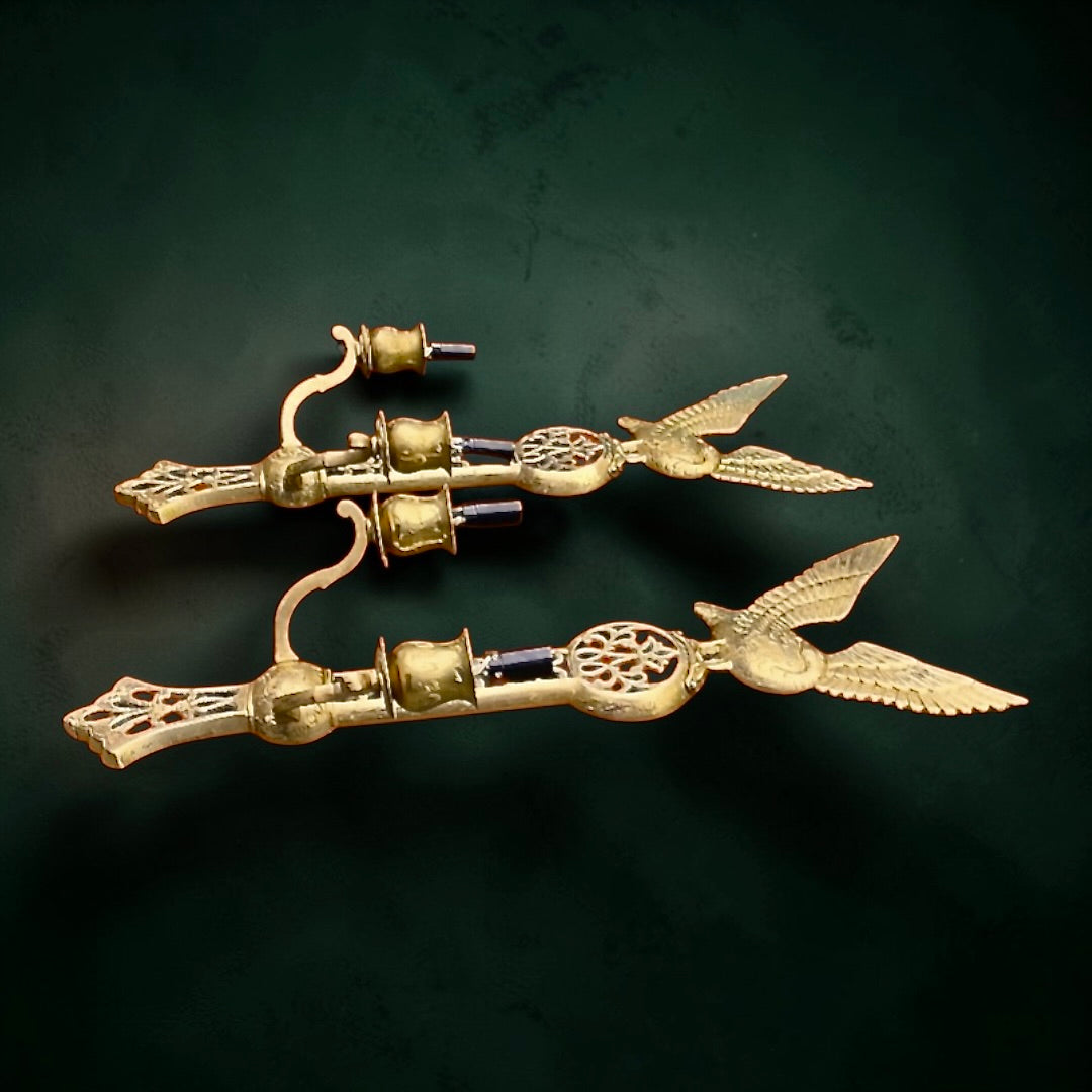 Paire d’appliques murales anciennes en bronze doré – décor d’aigles – circa 1920