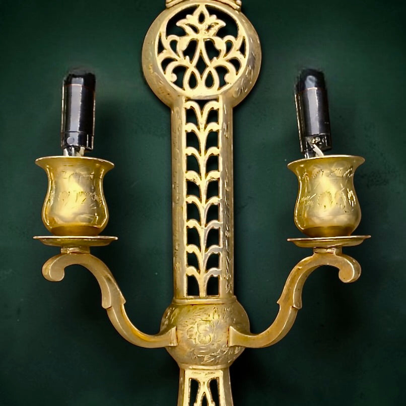 Paire d’appliques murales anciennes en bronze doré – décor d’aigles – circa 1920