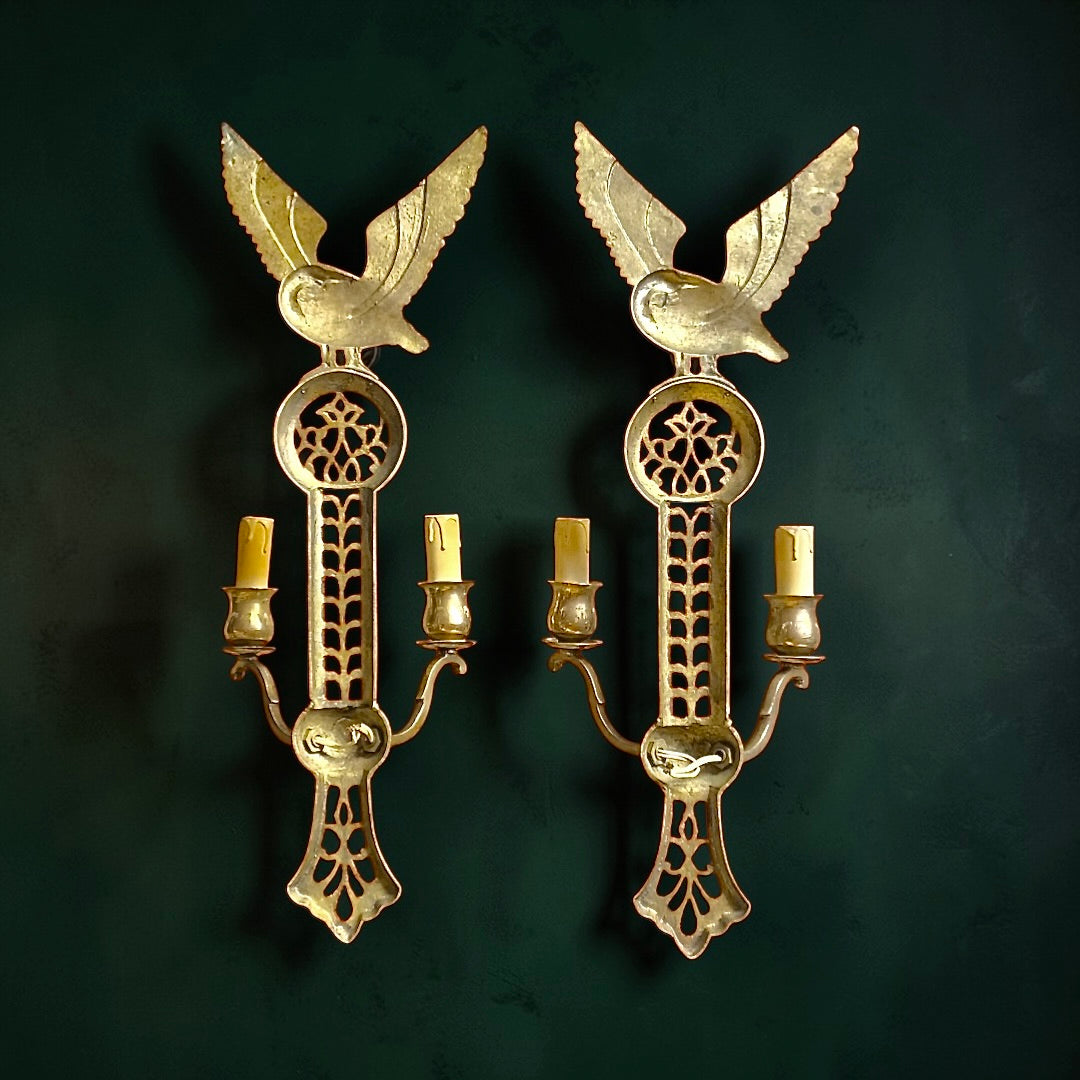Paire d’appliques murales anciennes en bronze doré – décor d’aigles – circa 1920
