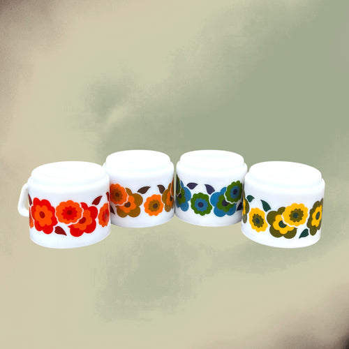 Arcopal Lotus 4 Tasses et Soucoupes en Verre Opalin – Années 1970