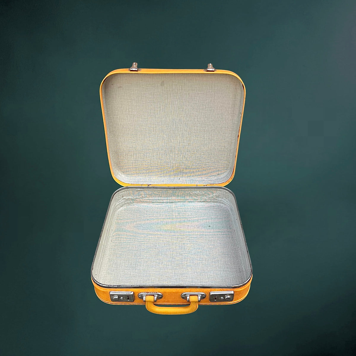 Valise de Cabine Jaune Orangée en Simili Cuir Rigide – Années 1960