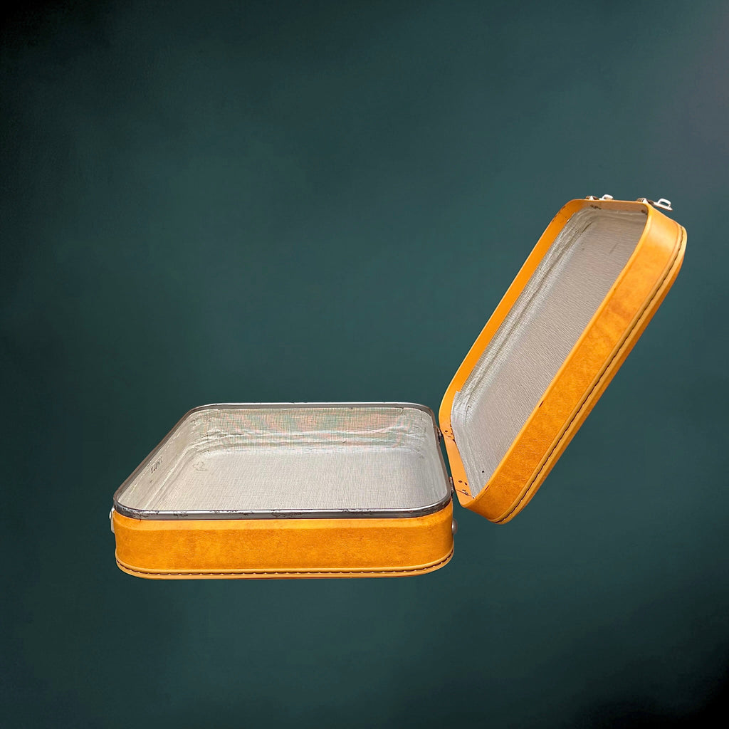 Valise de Cabine Jaune Orangée en Simili Cuir Rigide – Années 1960