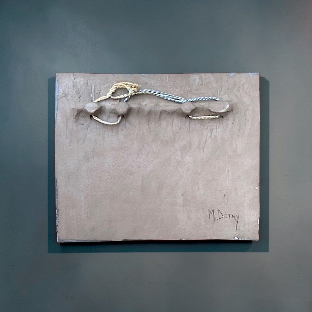 Plaque murale artisanale en céramique émaillée signée M. Detry – céramiste namurois – décor en relief