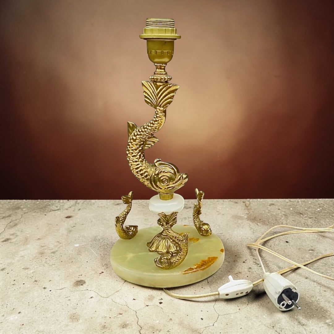 Lampe vintage poisson en laiton doré et onyx – abat-jour en vessie de porc – années 1950