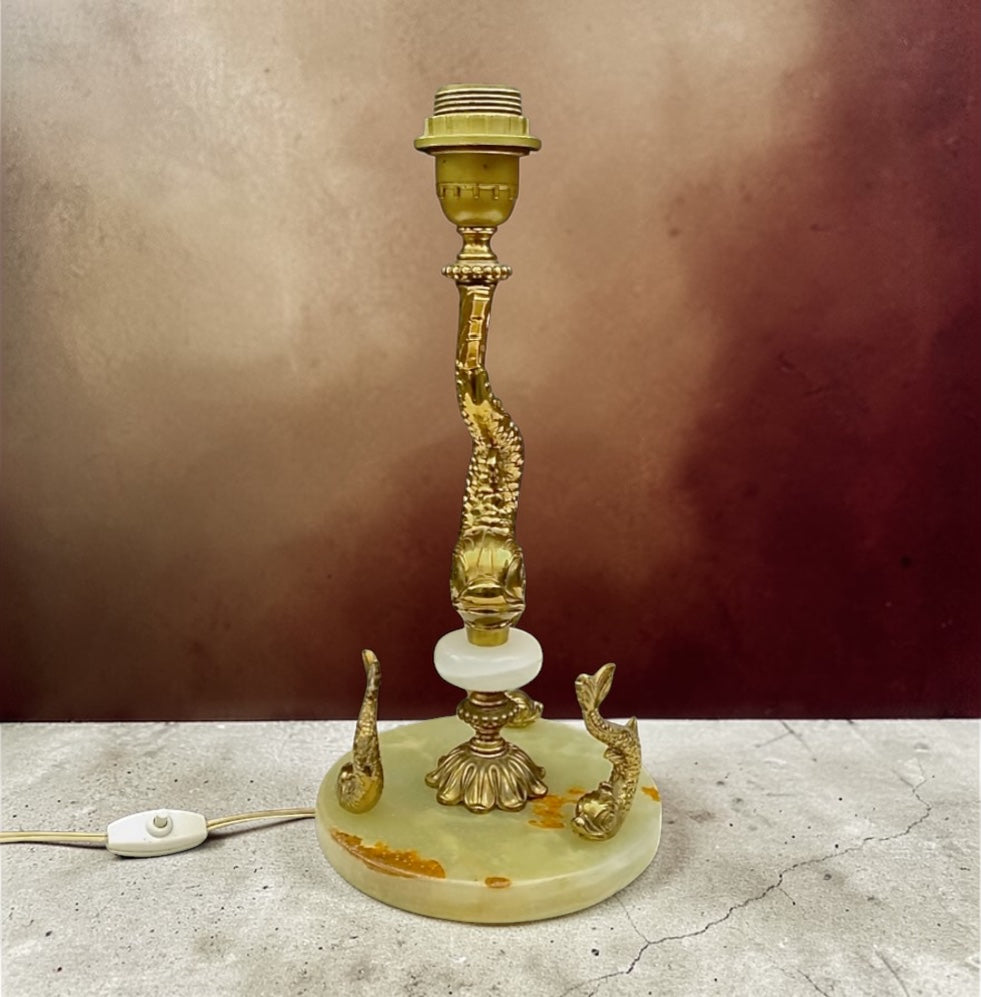 Lampe vintage poisson en laiton doré et onyx – abat-jour en vessie de porc – années 1950