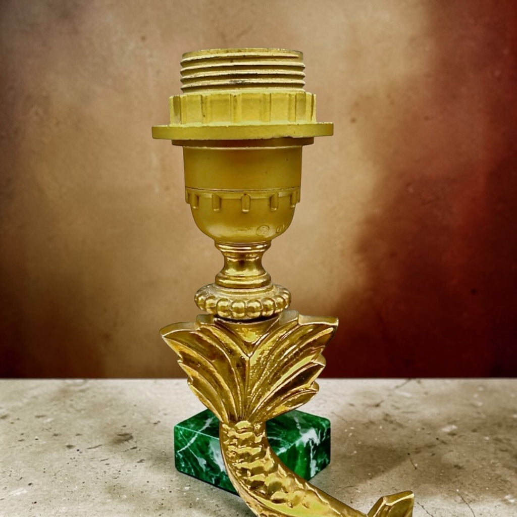 Lampe vintage poisson en laiton doré et onyx – abat-jour en vessie de porc – années 1950