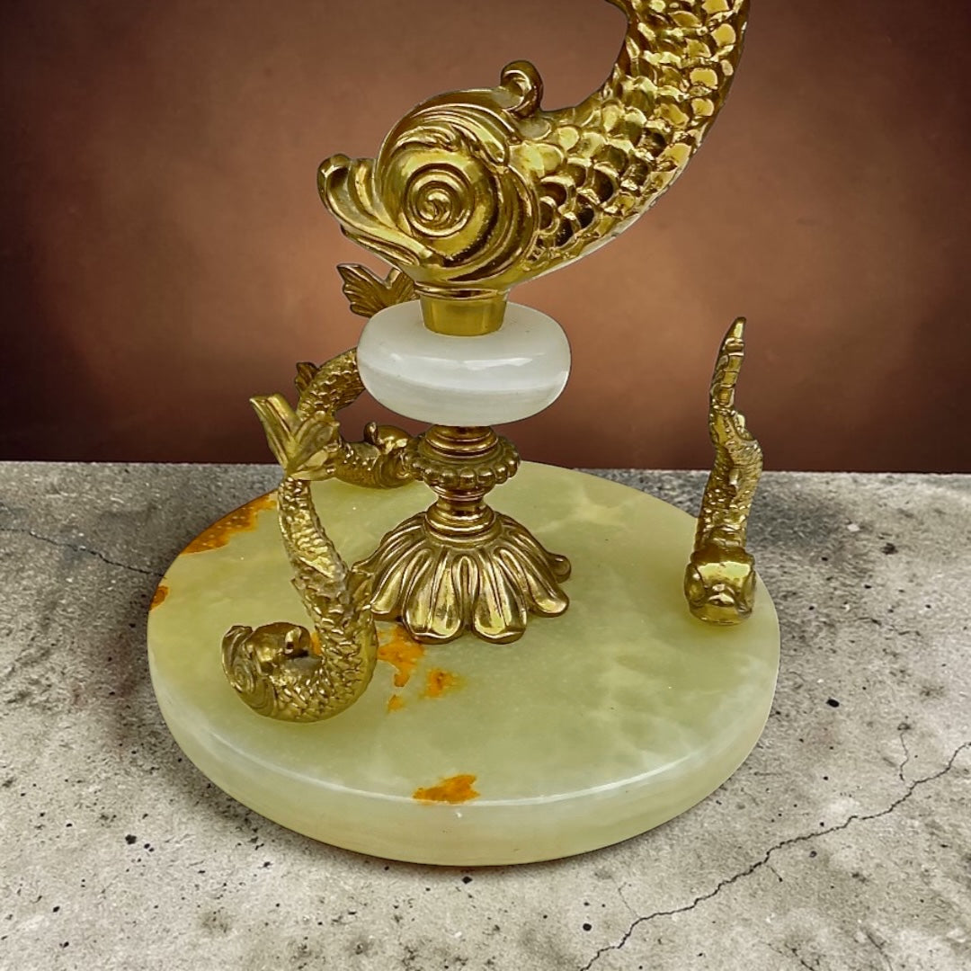 Lampe vintage poisson en laiton doré et onyx – abat-jour en vessie de porc – années 1950