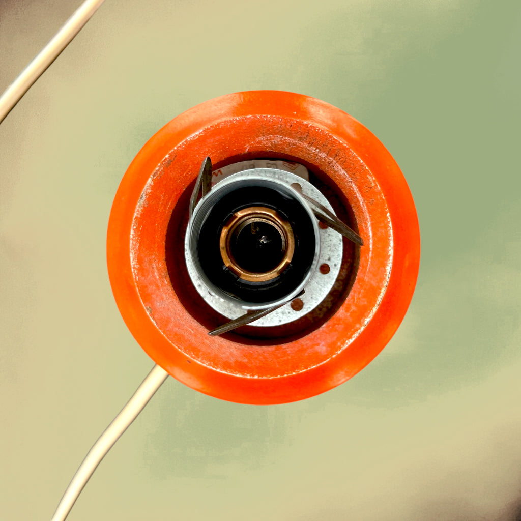 Petite Lampe Space Age en Bois Peint Orange et Globe en Opaline – Années 70
