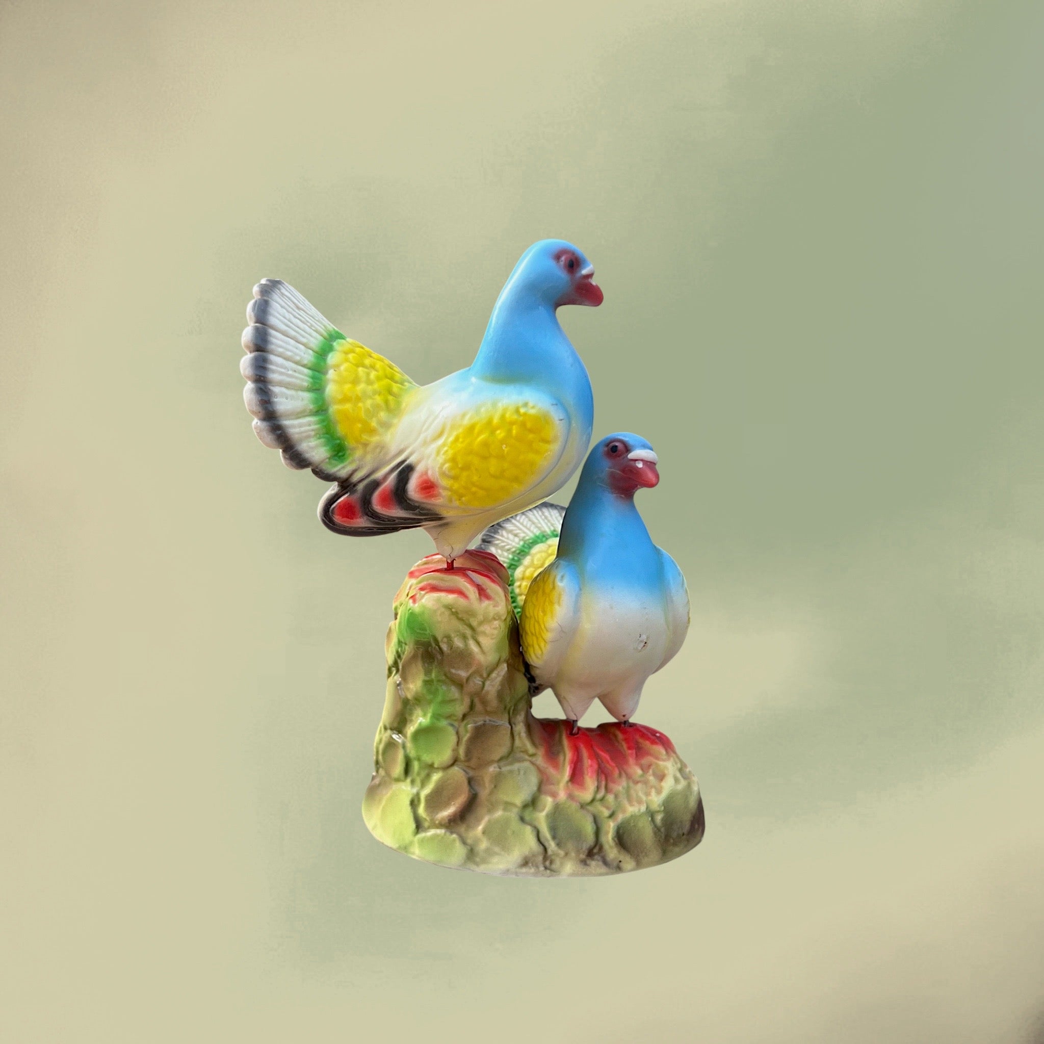 Couple de Pigeons Kitsch en Plâtre Polychrome
