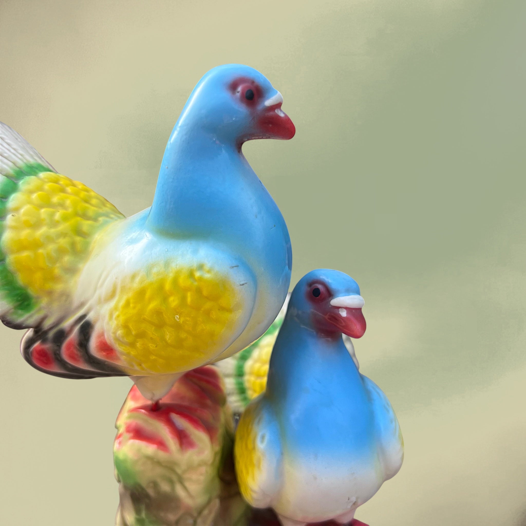 Couple de Pigeons en Plâtre Polychrome Vernissé Kitsch – Années 50