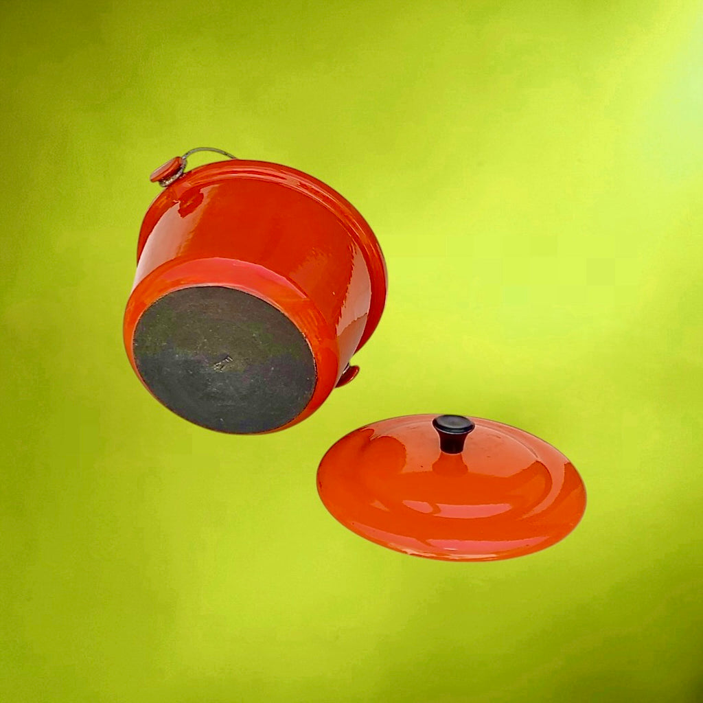 Chaudron vintage en fonte émaillée rouge – objet déco cuisine rétro – années 50