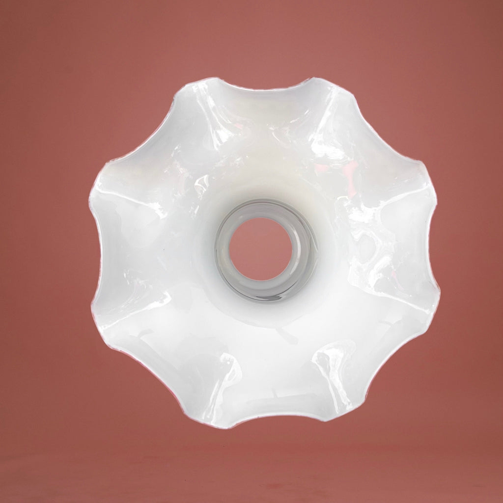 Suspension Ancienne en Opaline Festonnée Forme Mouchoir Décor Roses Peintes Main – Années 1900 1920