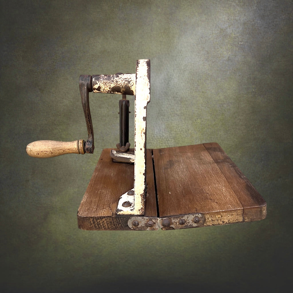 Ancienne Trancheuse à Pain Manuelle en Fonte Émaillée et Bois Massif – Modèle M160 – Années 30 50
