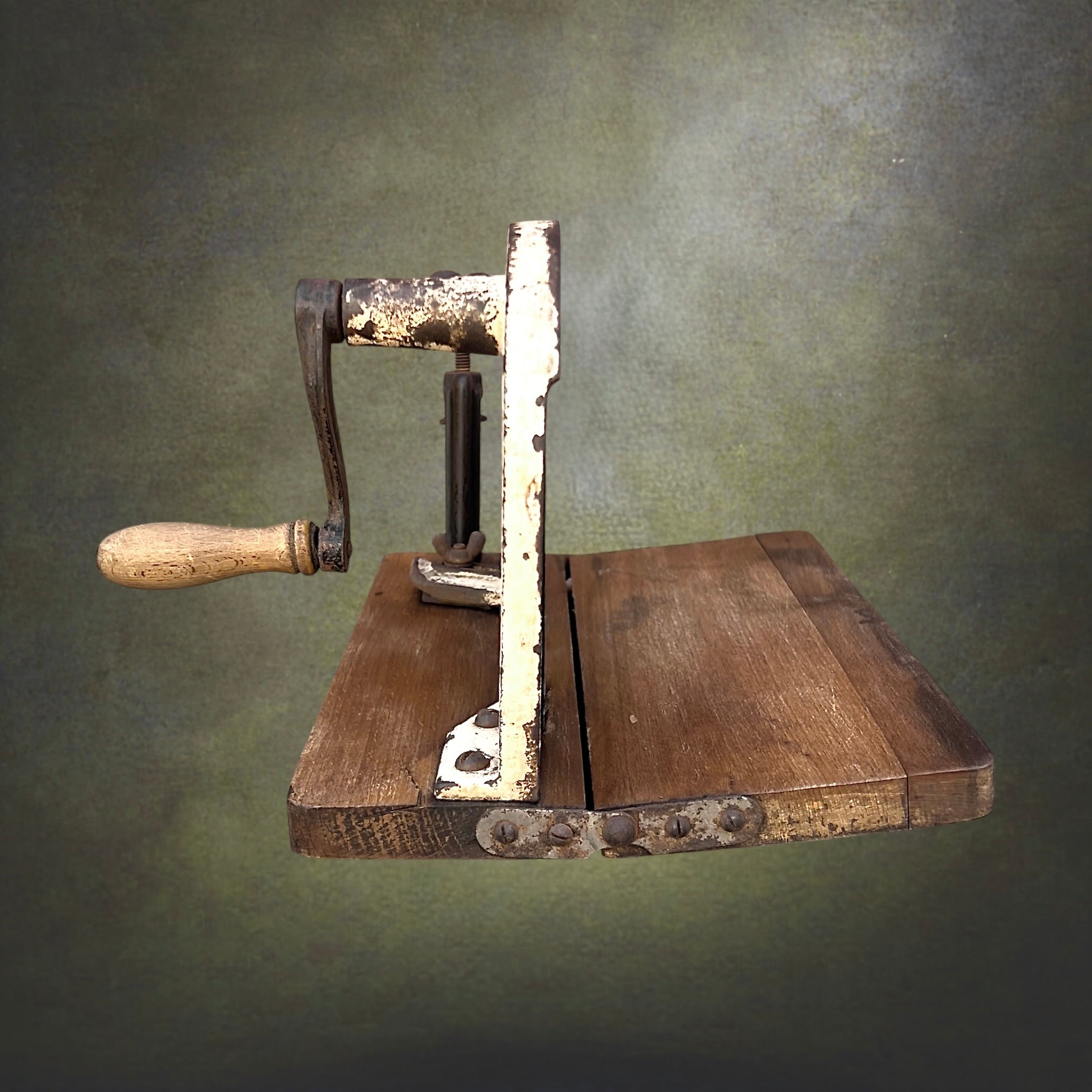 Ancienne Trancheuse à Pain Manuelle en Fonte Émaillée et Bois Massif – Modèle M160 – Années 30 50