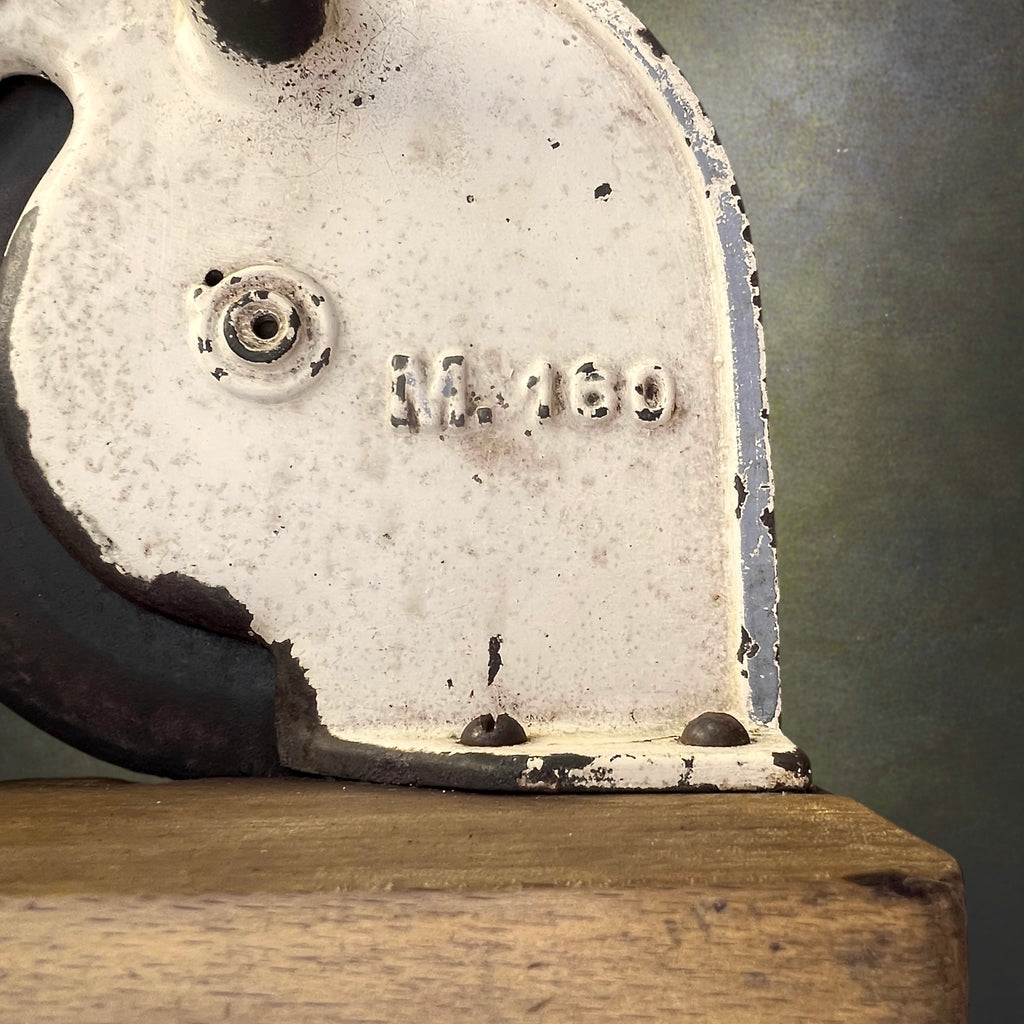 Ancienne Trancheuse à Pain Manuelle en Fonte Émaillée et Bois Massif – Modèle M160 – Années 30 50