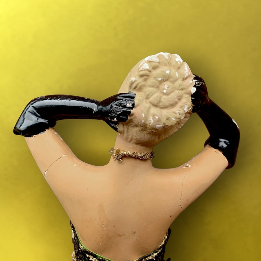 Lady Lamp vintage en plâtre polychrome – lampe poupée à jupe abat-jour rouge – années 1950