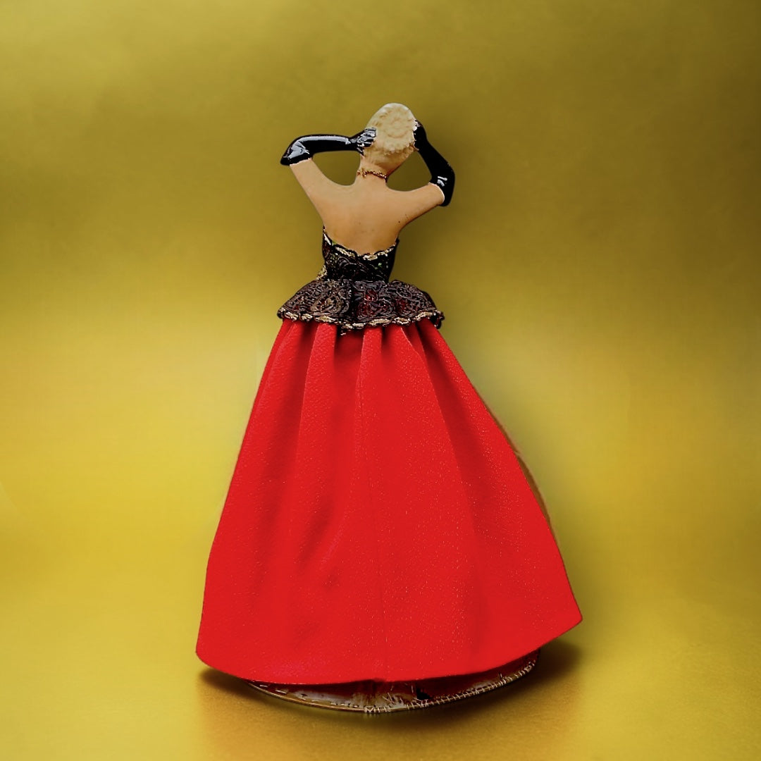 Lady Lamp vintage en plâtre polychrome – lampe poupée à jupe abat-jour rouge – années 1950