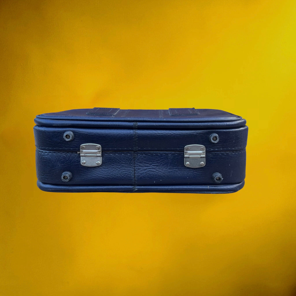 Petite Valise en Skaï Bleu Marine Boucles Méta avec Clés  – Années 70