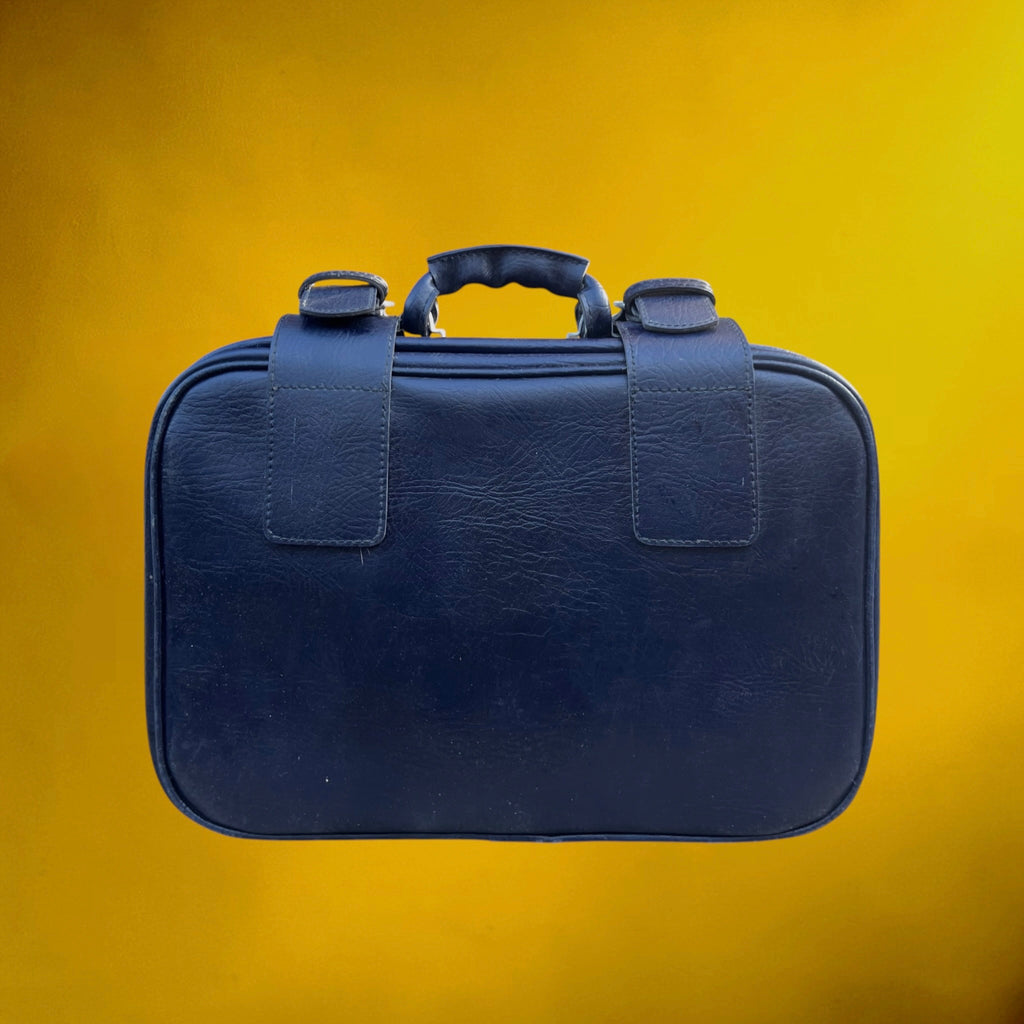 Petite Valise en Skaï Bleu Marine Boucles Méta avec Clés  – Années 70
