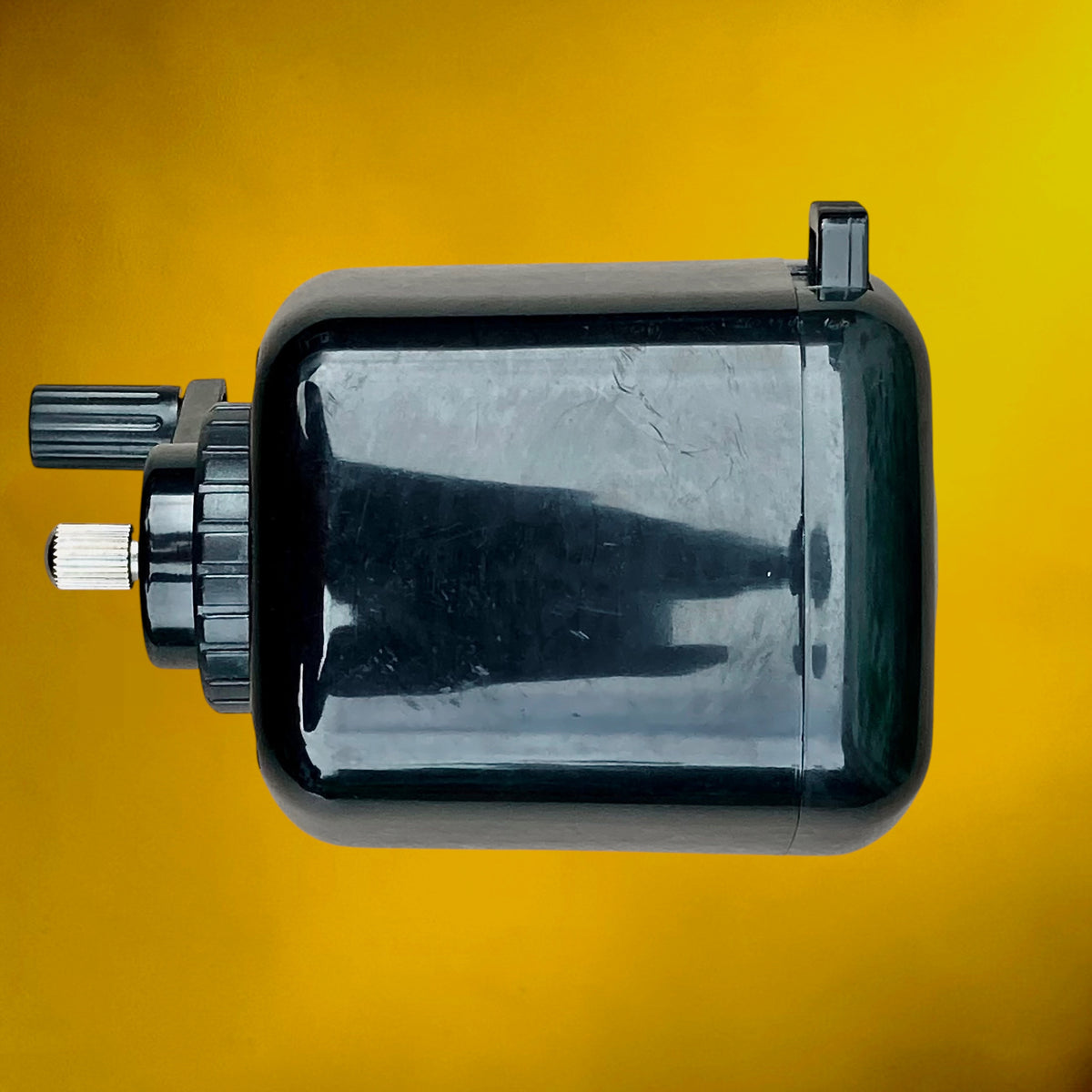 Taille-Crayon Mécanique à Manivelle LYRA en Plastique Noir et Acier – Années 90-2000