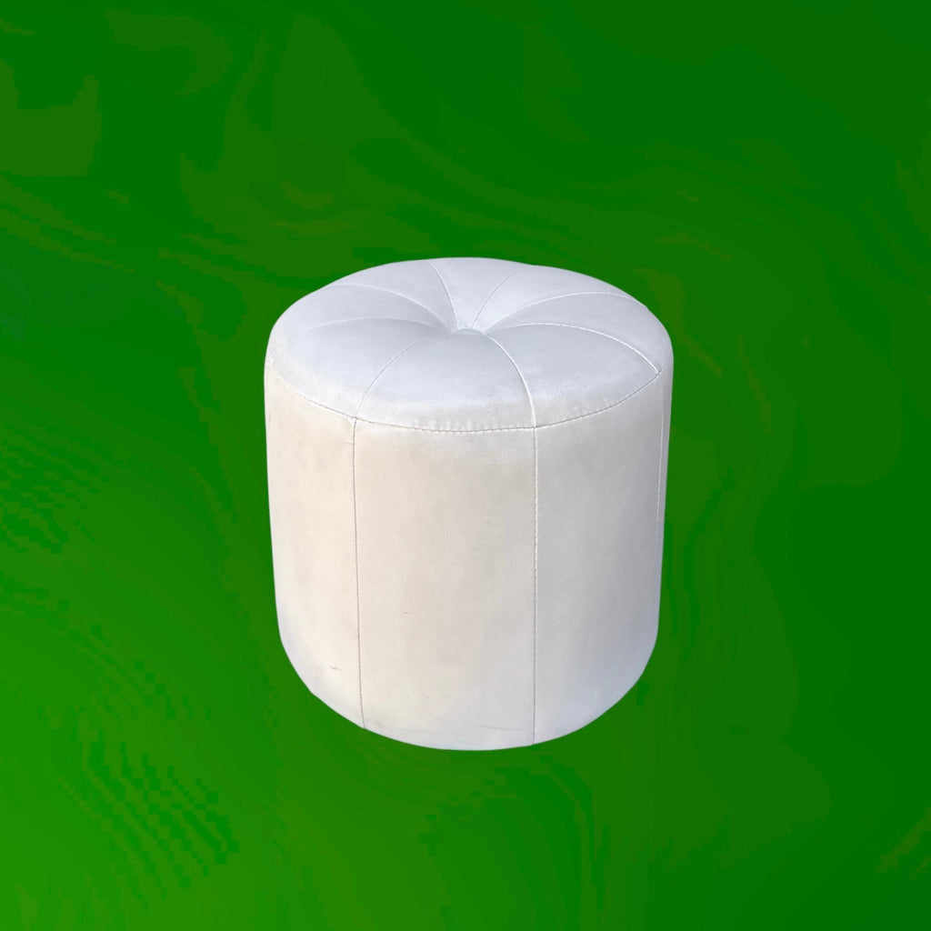 Pouf Rond Capitonné en Skaï Blanc – Années 70