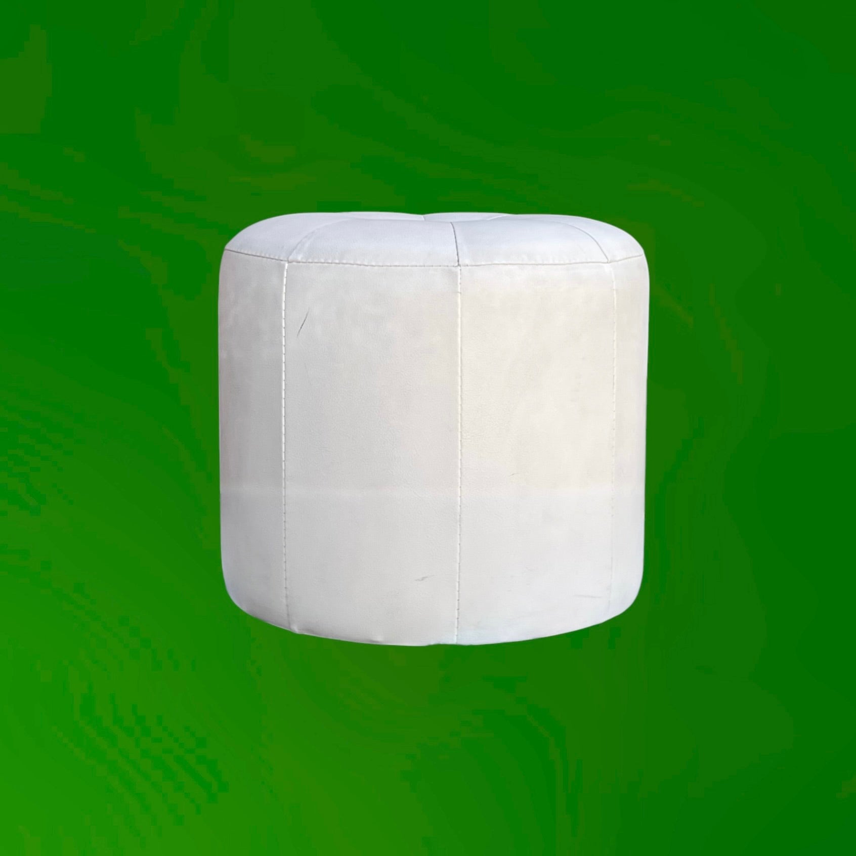 Pouf Rond Capitonné en Skaï Blanc – Années 70