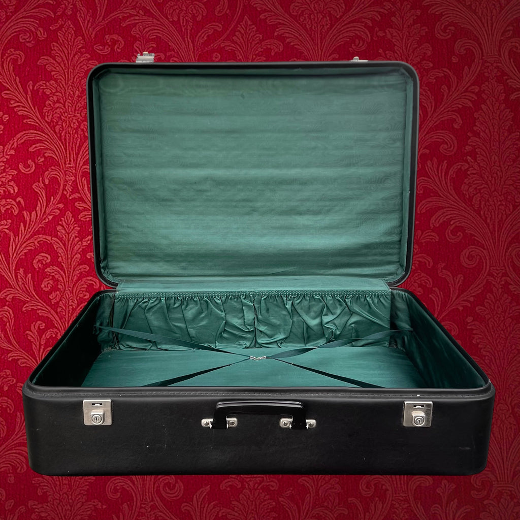 Grande Valise en Skaï Noir à Doublure Verte et Fermoirs CHENEY England – Années 60-70