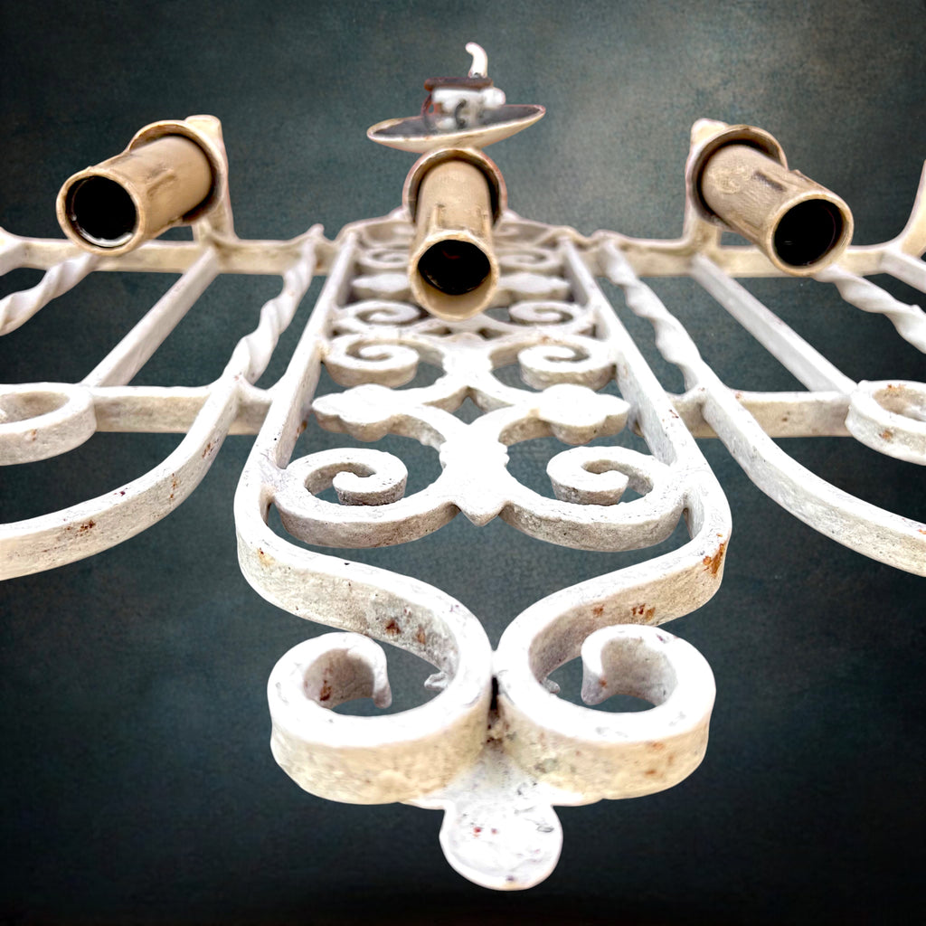 Ancienne Triple Applique Murale En Fer Forgé Blanc Fleur De Lys Électrifiée – Années 50 60