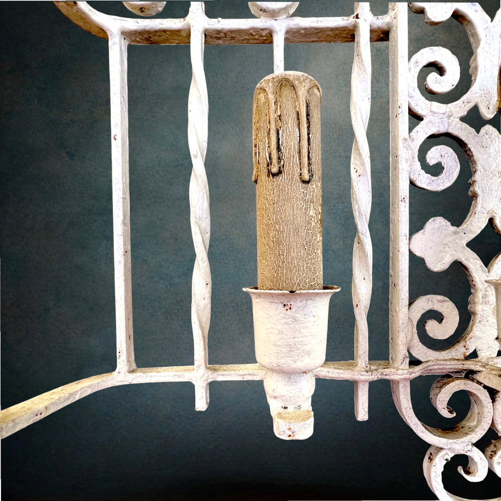 Ancienne Triple Applique Murale En Fer Forgé Blanc Fleur De Lys Électrifiée – Années 50 60
