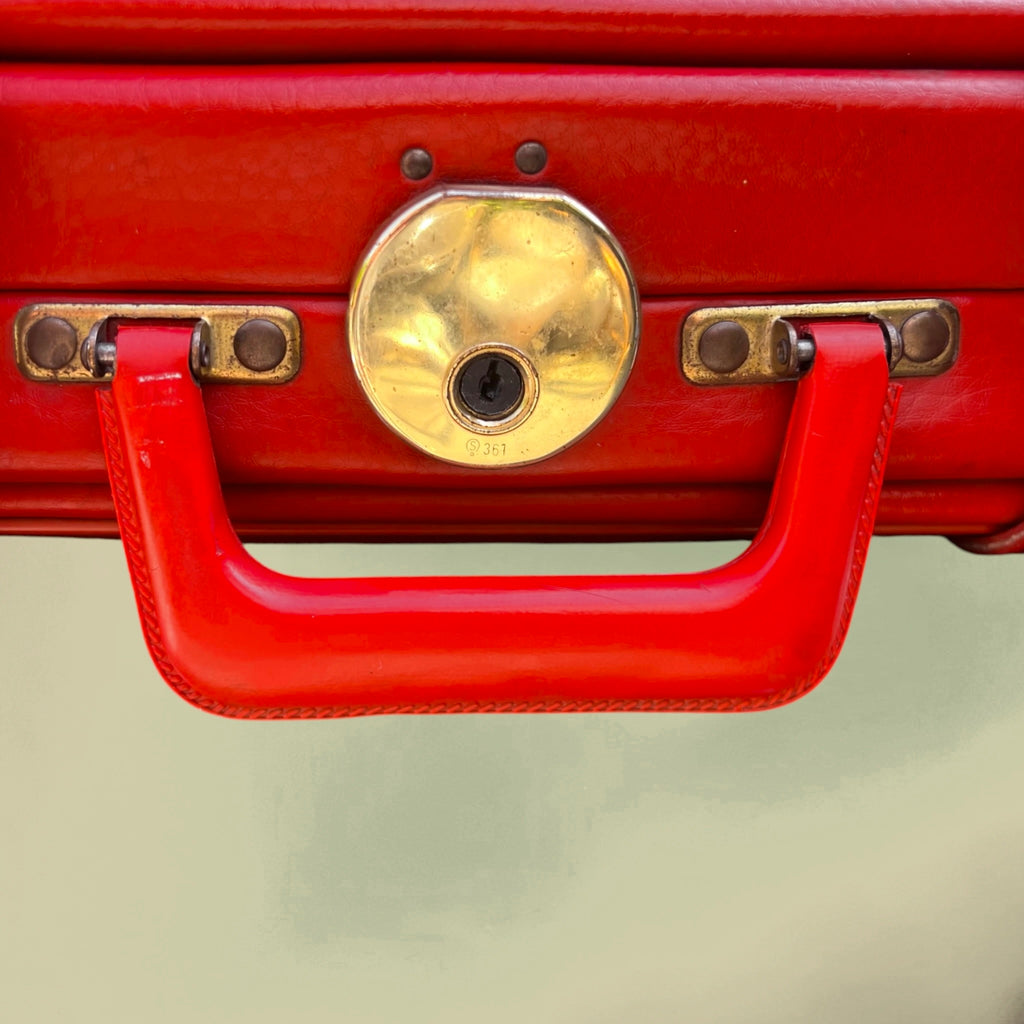 Petite Valise en Skaï Rouge Fermoir Métal Doré Années 60