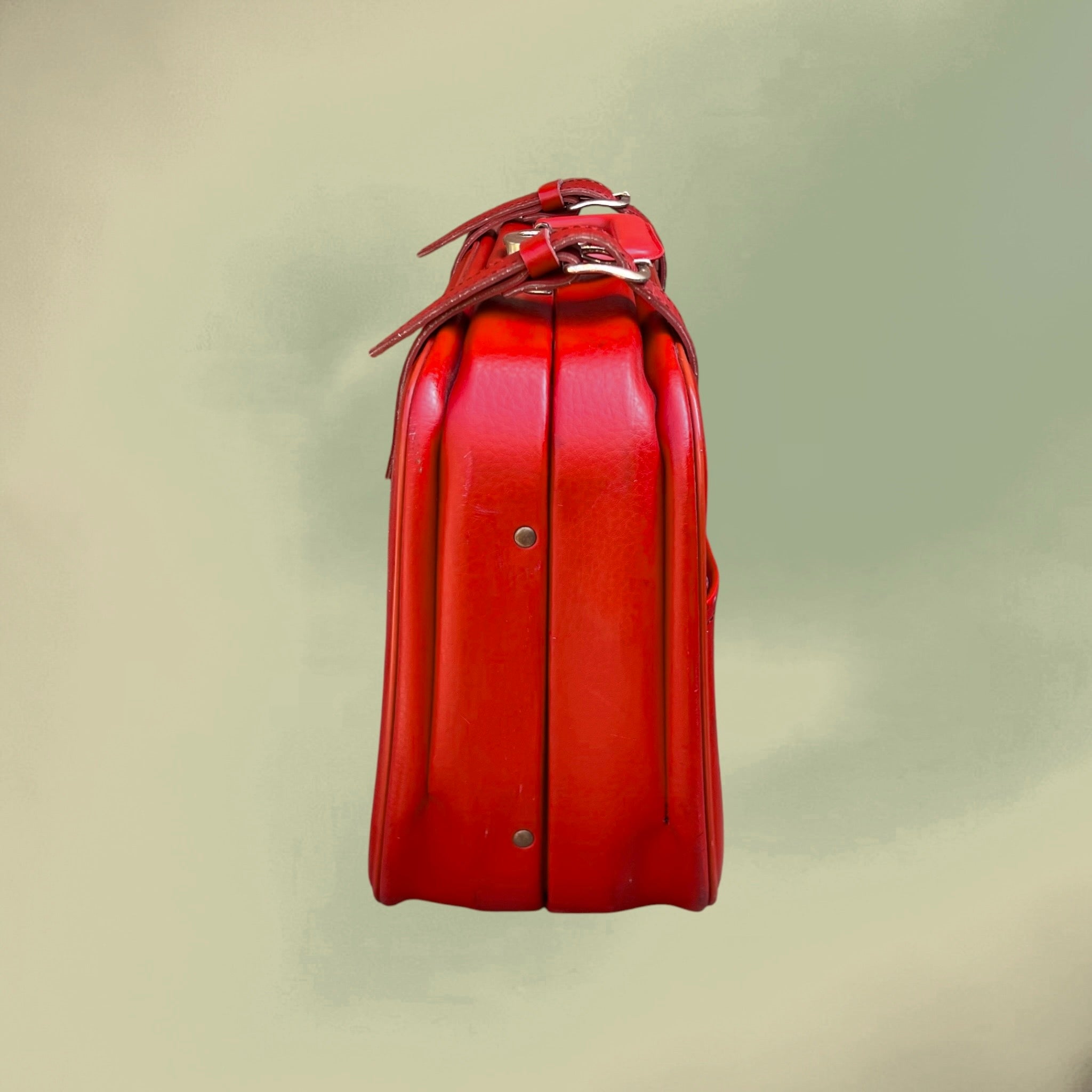 Petite Valise en Skaï Rouge Fermoir Métal Doré Années 60