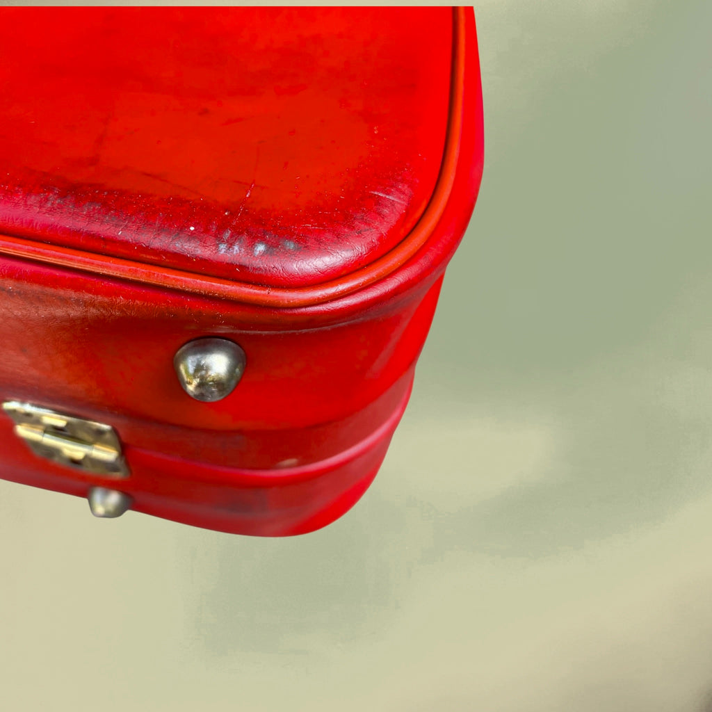 Petite Valise en Skaï Rouge Fermoir Métal Doré Années 60