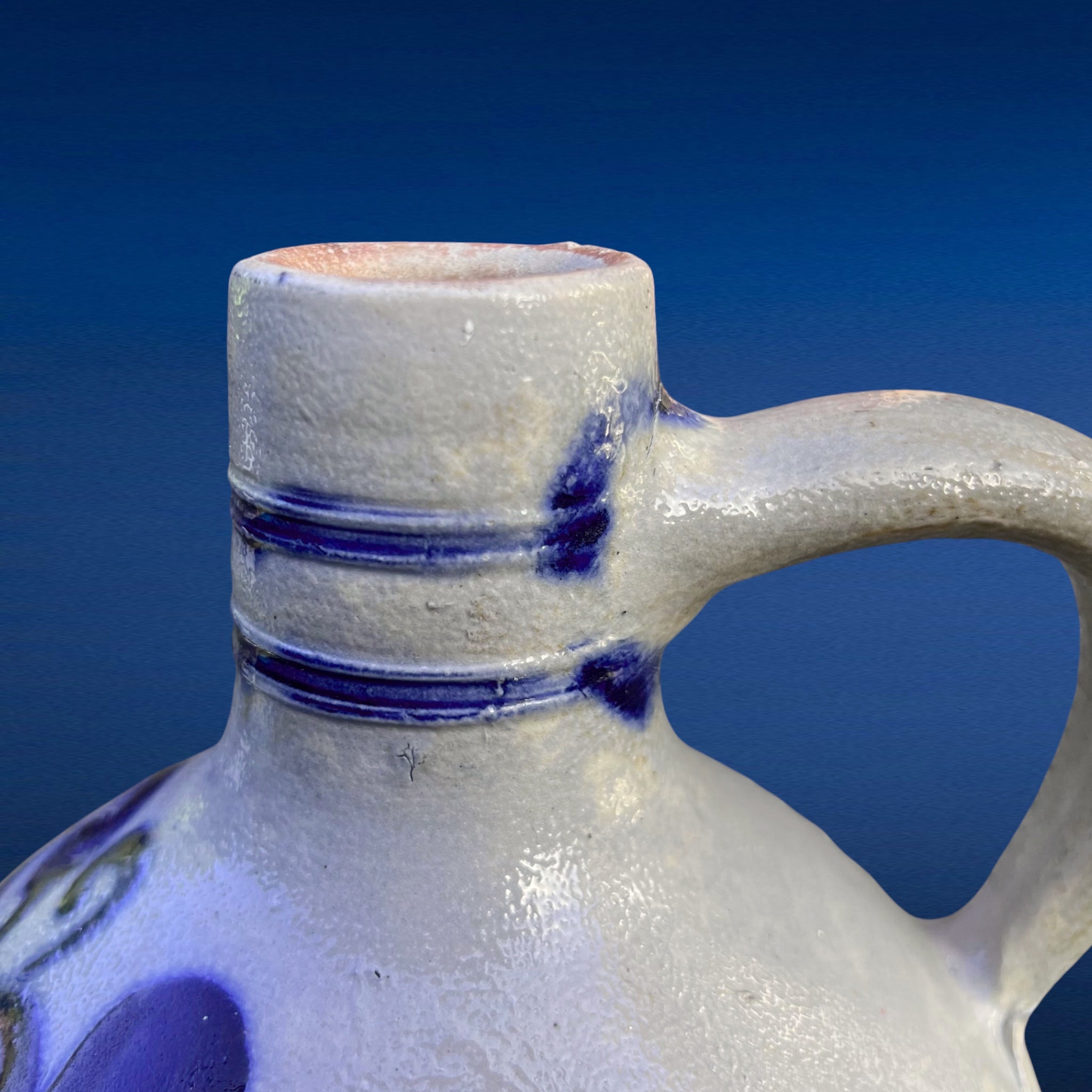 Cruche en Grès de Betschdorf Décor Floral Bleu Alsace Années 1900–1930