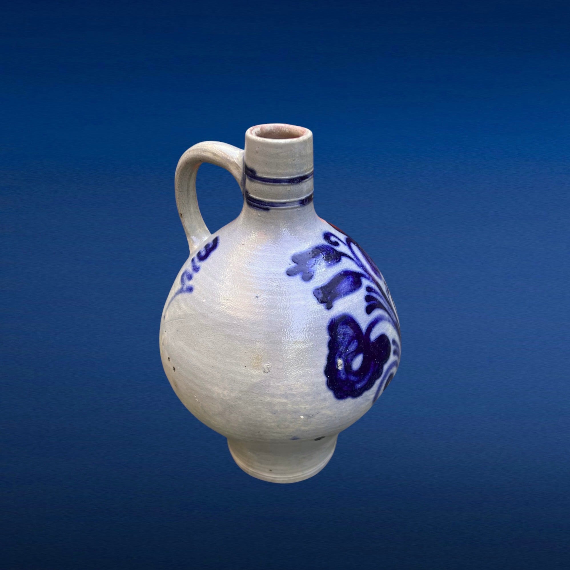 Cruche en Grès de Betschdorf Décor Floral Bleu Alsace Années 1900–1930